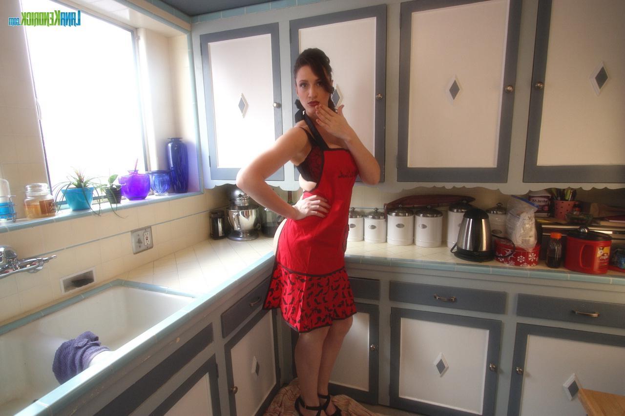 15P Lana Kendrick shows you her big titties in the kitchen