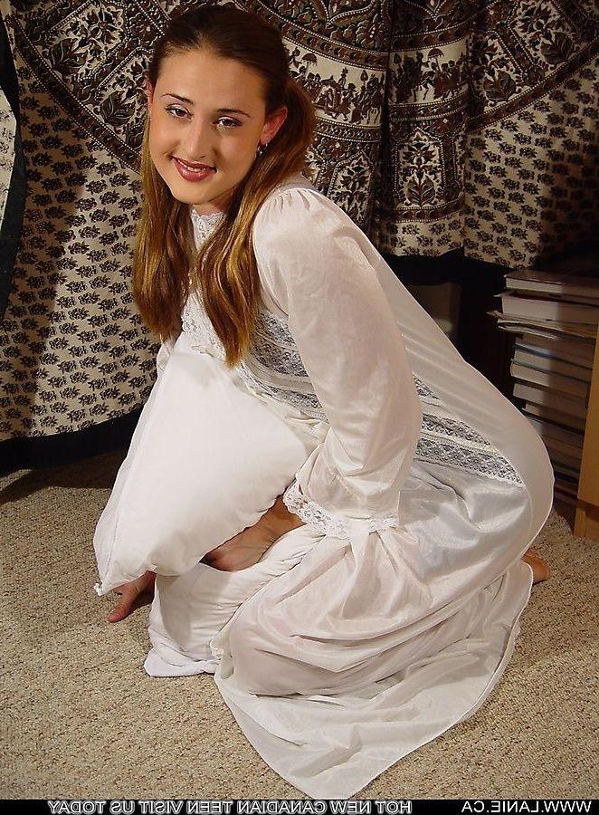 20P Pictures of teen amateur Lanie.ca flaunting in lingerie