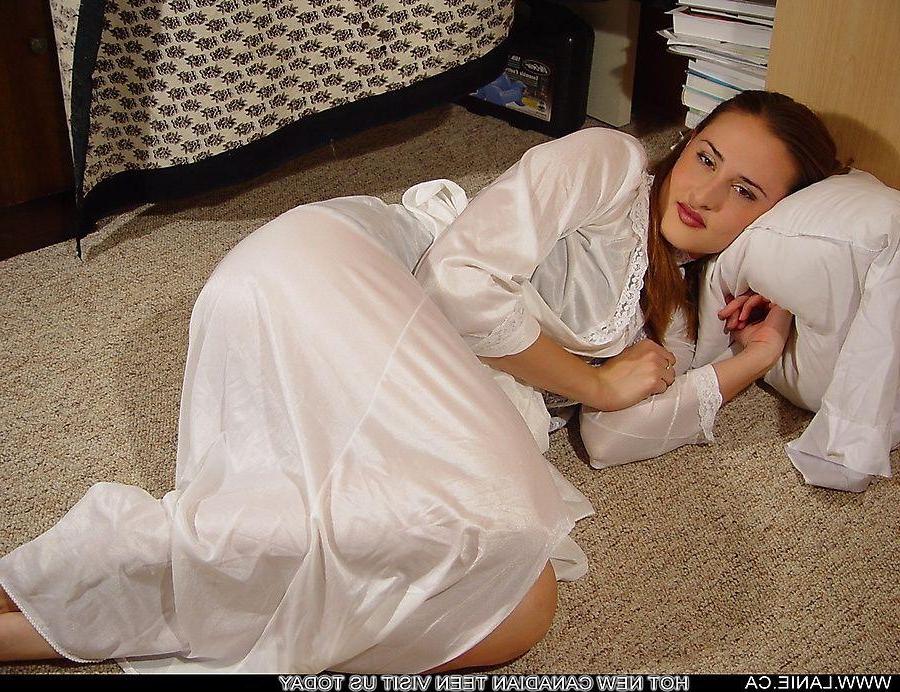 20P Pictures of teen amateur Lanie.ca flaunting in lingerie