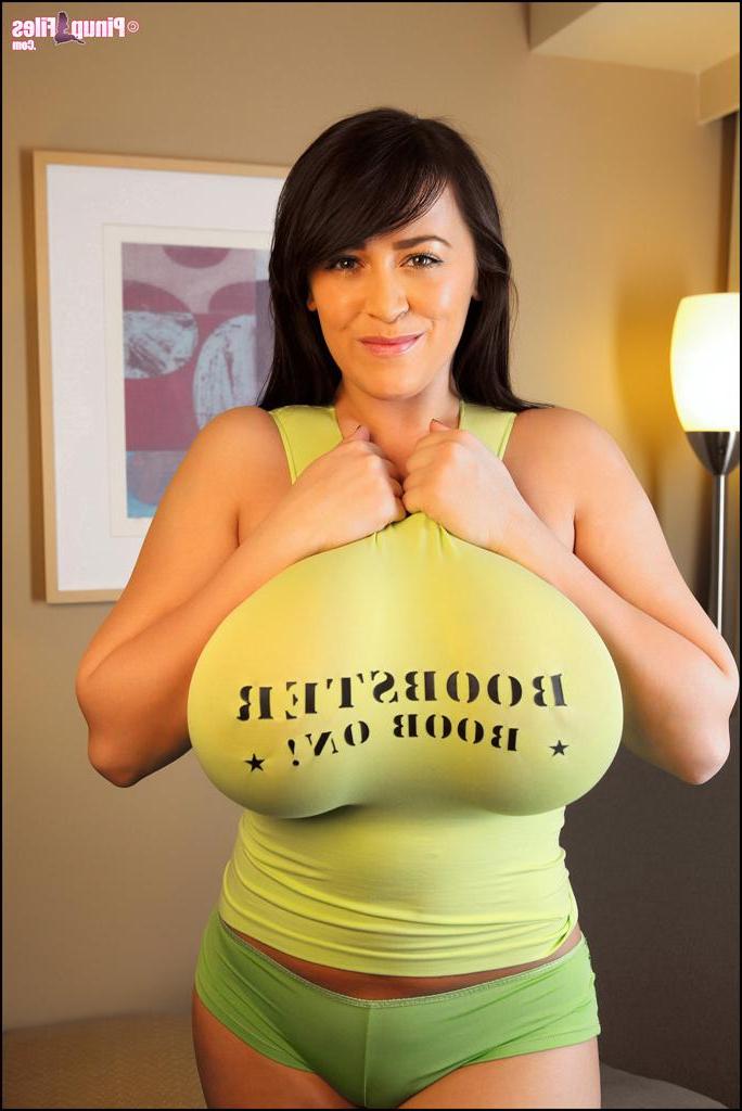 12P Leanne Crow pulls up her yellow top to reveal her huge boobs