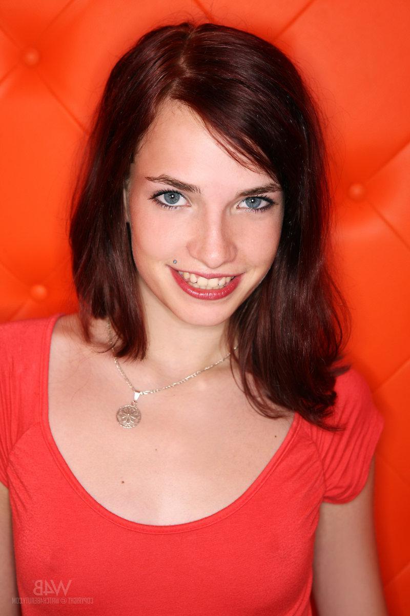 16P Beautiful teen girl Leila gets naked in the studio