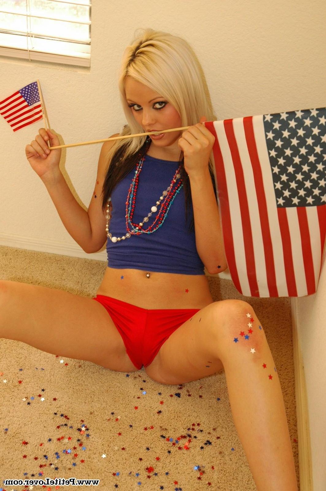 16P Petite beauty Lindsay Marie loves the USA