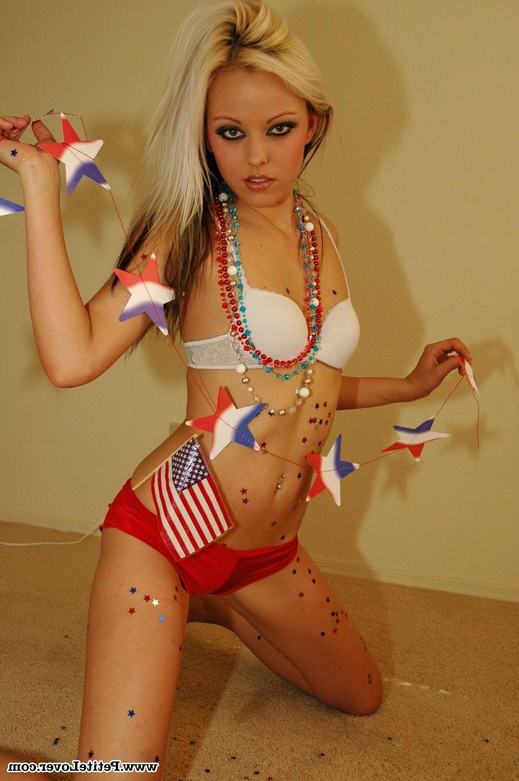 16P Petite beauty Lindsay Marie loves the USA