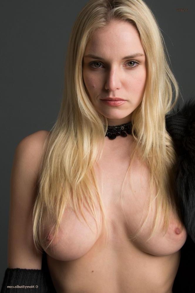 11P Blonde babe Liz Ashley shows you her nude body