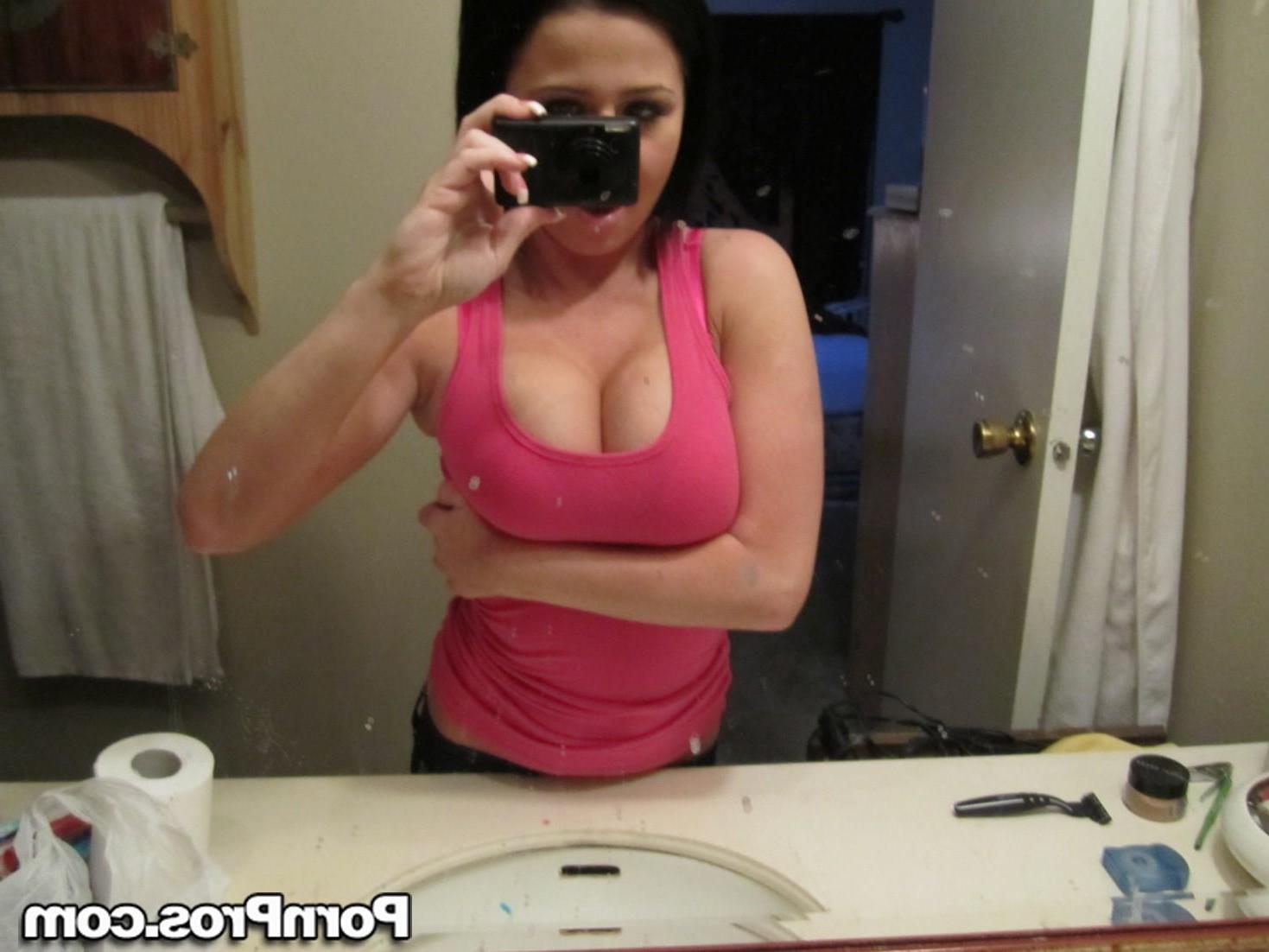 16P Brunette hottie Lonie Evans gets caught cheating on camera