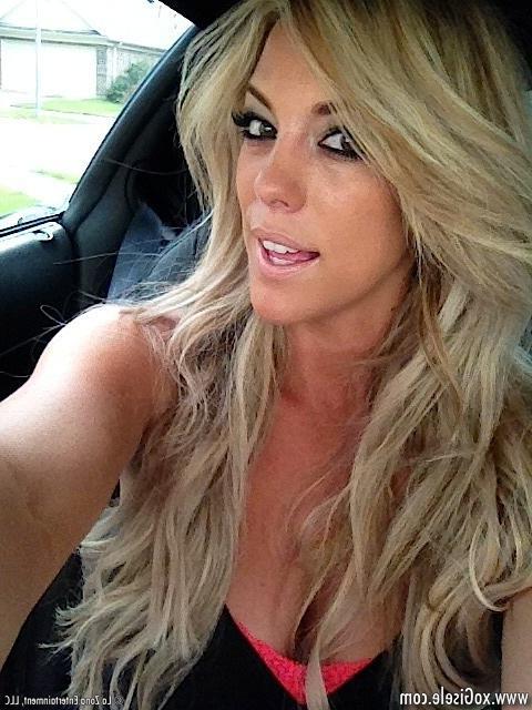 15P Gisele shares her private collection of camera phone pictures