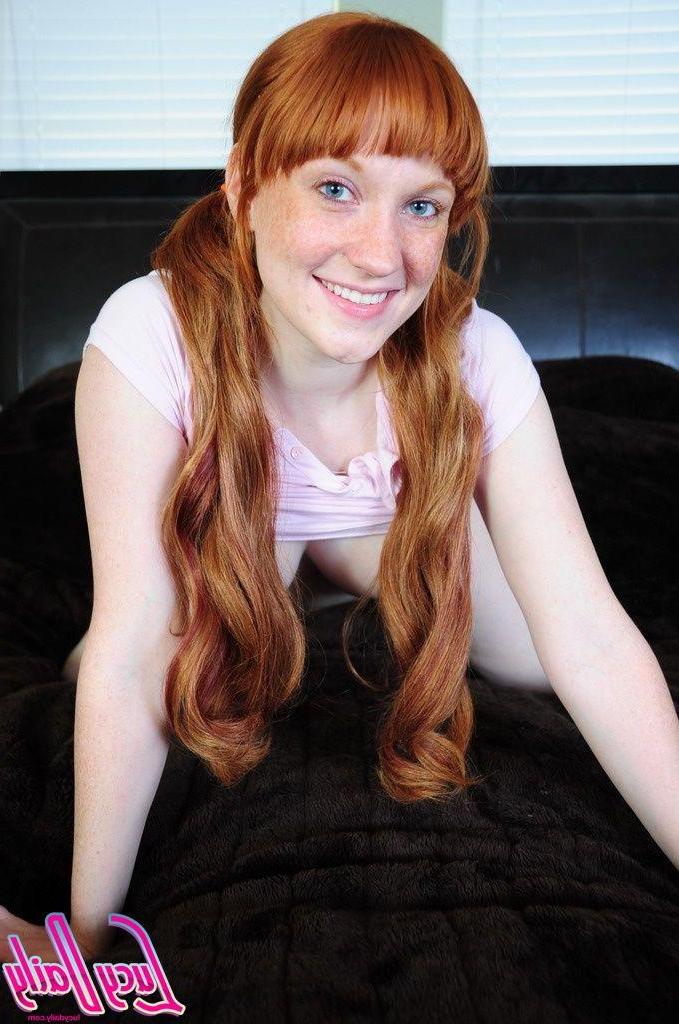 20P Pictures of Lucy Daily masturbating first thing in the morning