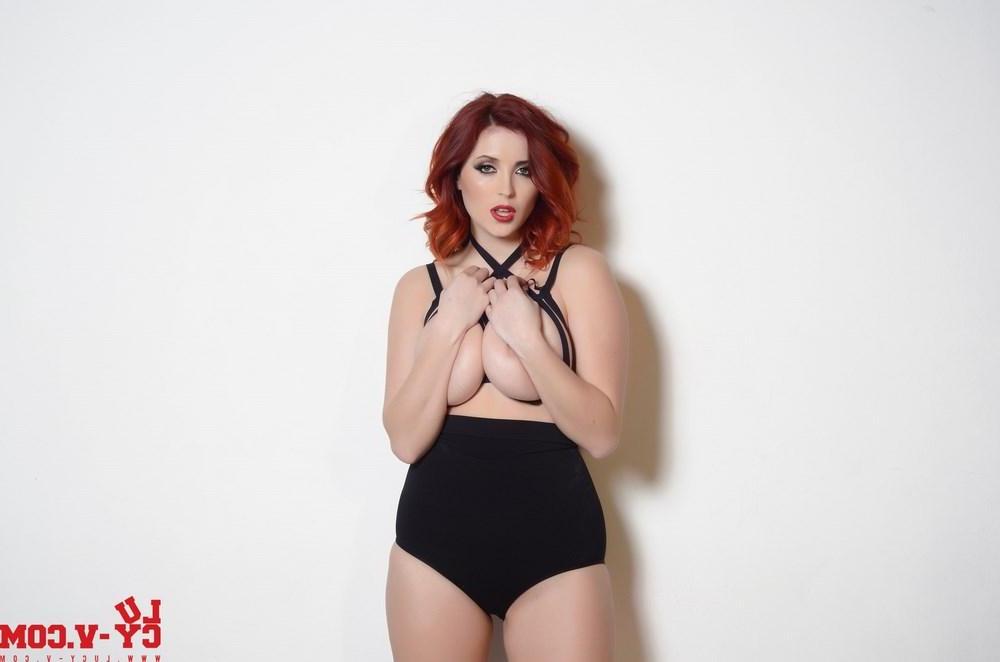16P Redhead babe Lucy V shows off her sexy boobs in the studio