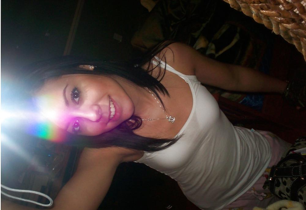 9P Feriel petite beurette coquine!