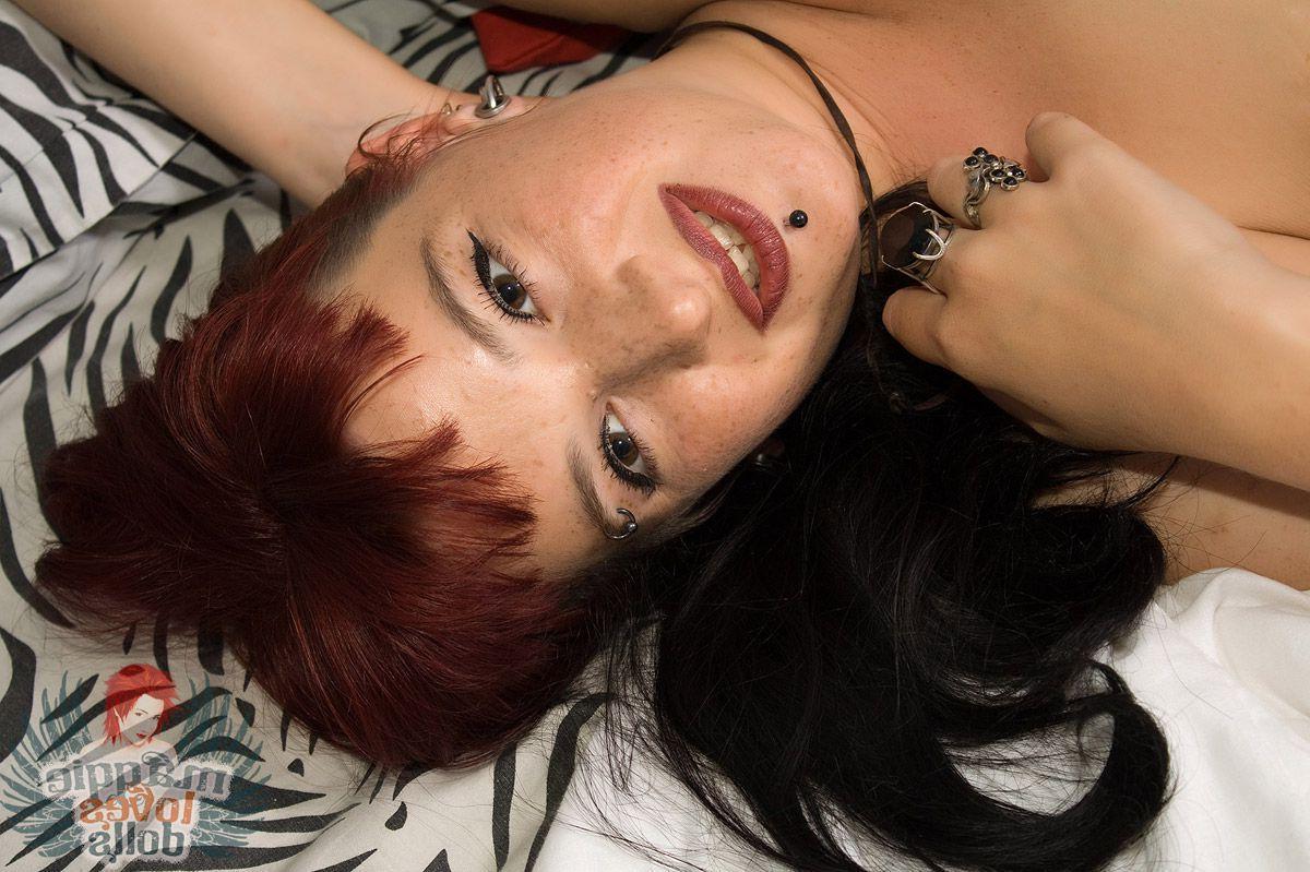 16P Pictures of Maggie Loves Dolls having hot phone sex with you