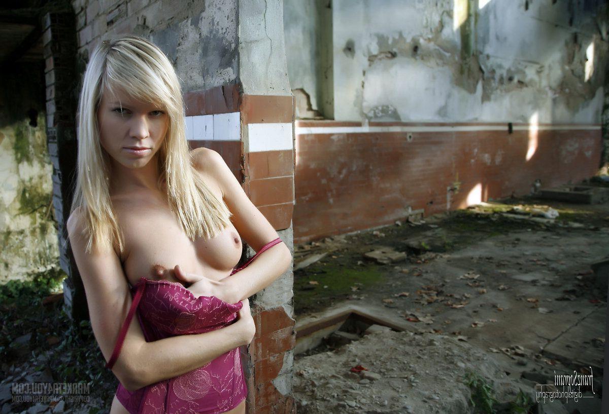 16P Pictures of teen chick Marketa 4 You stripping naked outside
