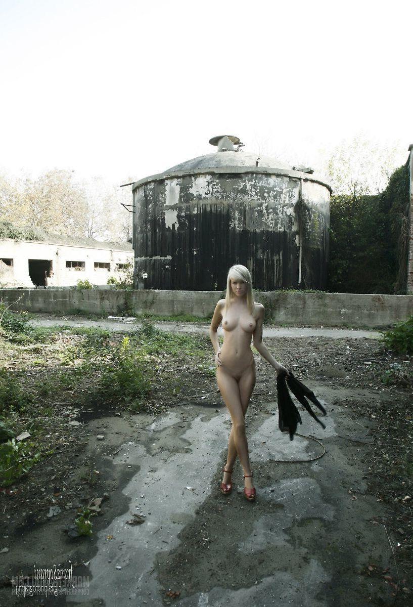 16P Pictures of teen chick Marketa 4 You stripping naked outside
