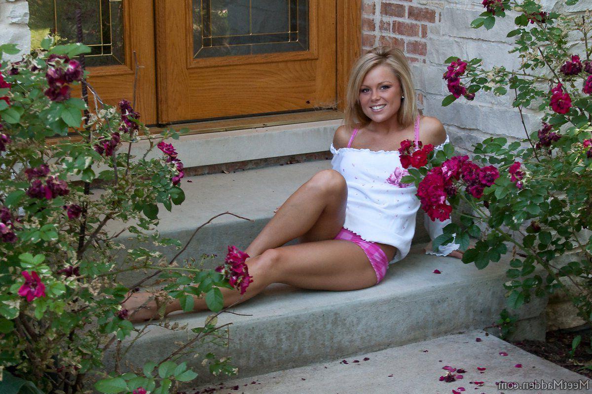15P Pictures of Meet Madden teasing in the garden
