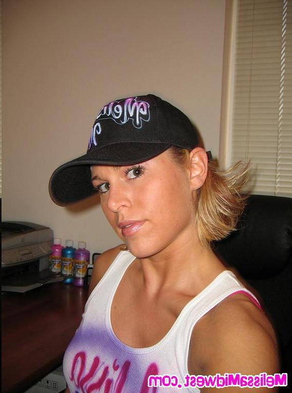 20P Pictures of teen nympho Melissa Midwest masturbating in her chair