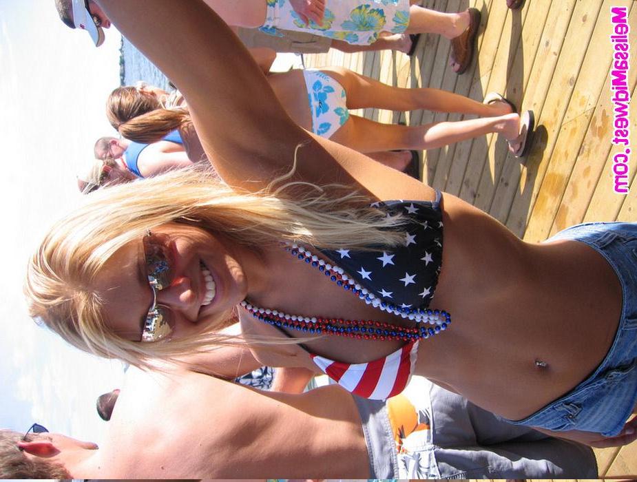 15P Melissa Midwest in a sexy american top