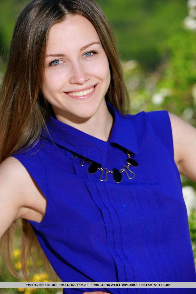 18P Pretty girl Mercedes R spreads her legs for you in "Delavan"