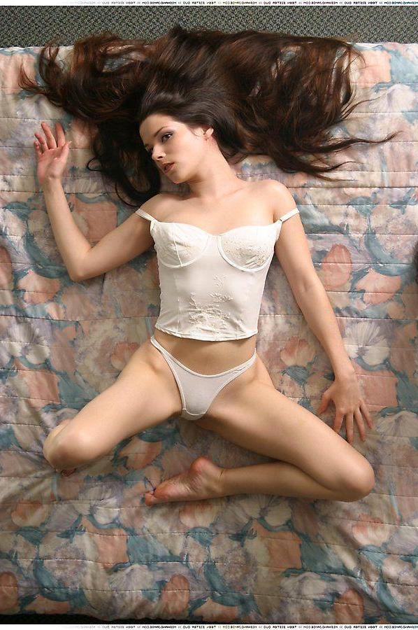 20P Pictures of teen cutie Mish ready for you in bed