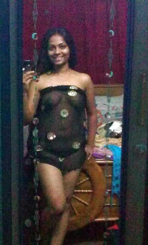 22P Sexy Indian Girls Self Shot Nude pics for her BF