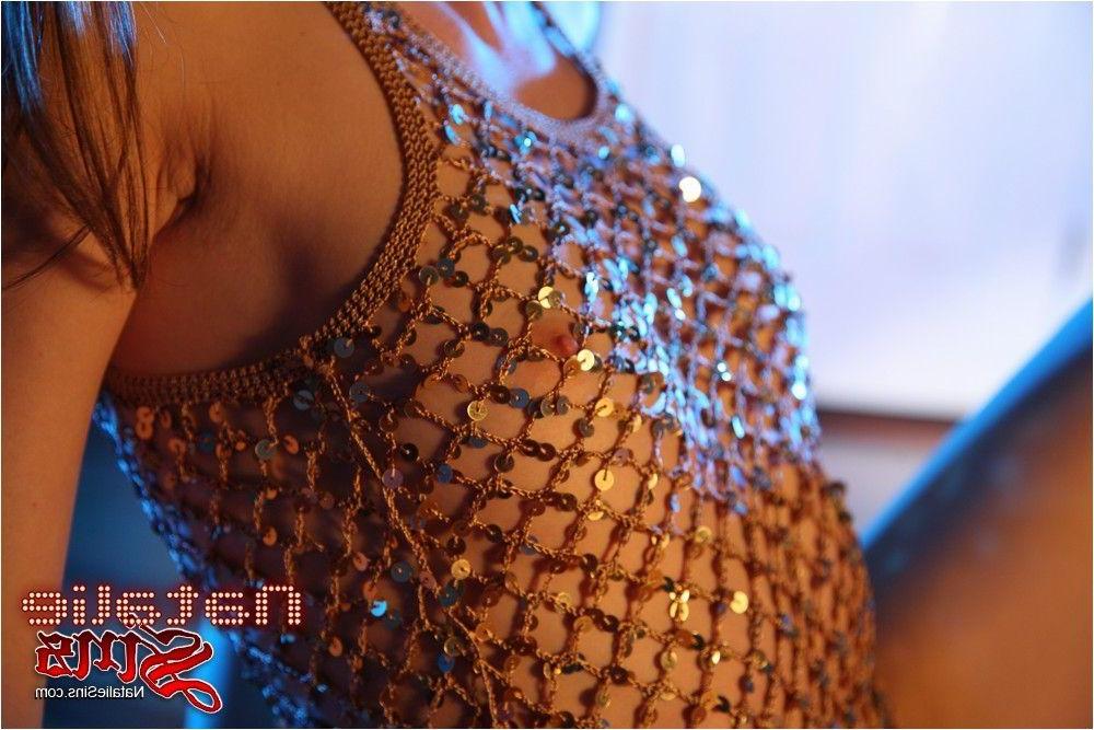 15P Pictures of Natalie Sins spreading in her boots