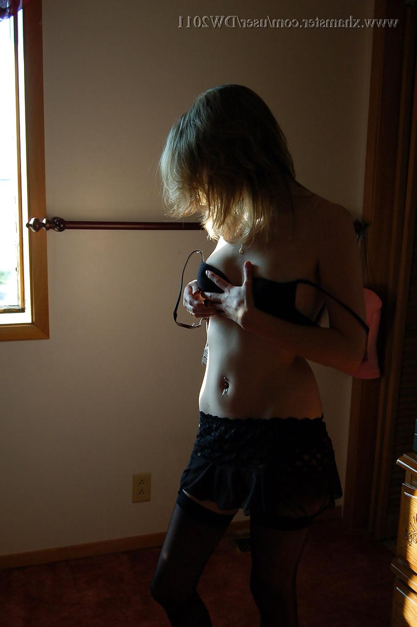 25P Cowgirl teasing with giant dildo
