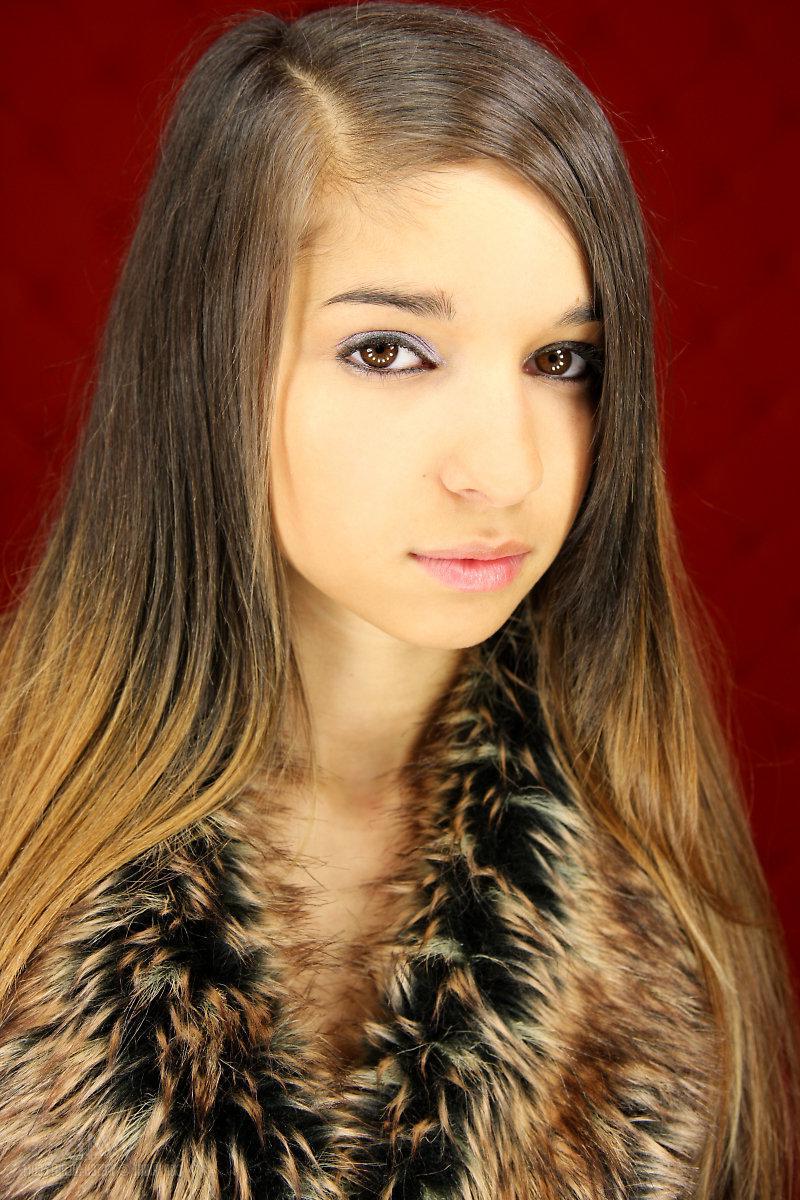16P Beautiful brunette Nika exposes her tight teen body
