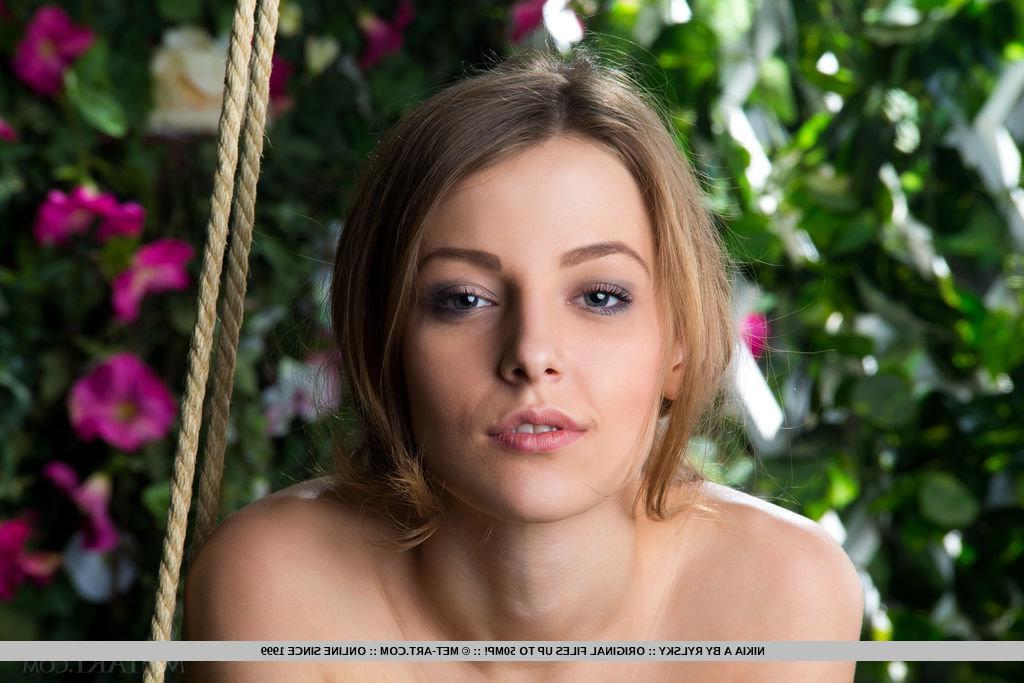 18P Stunning girl Nikia A gets completely naked in the garden