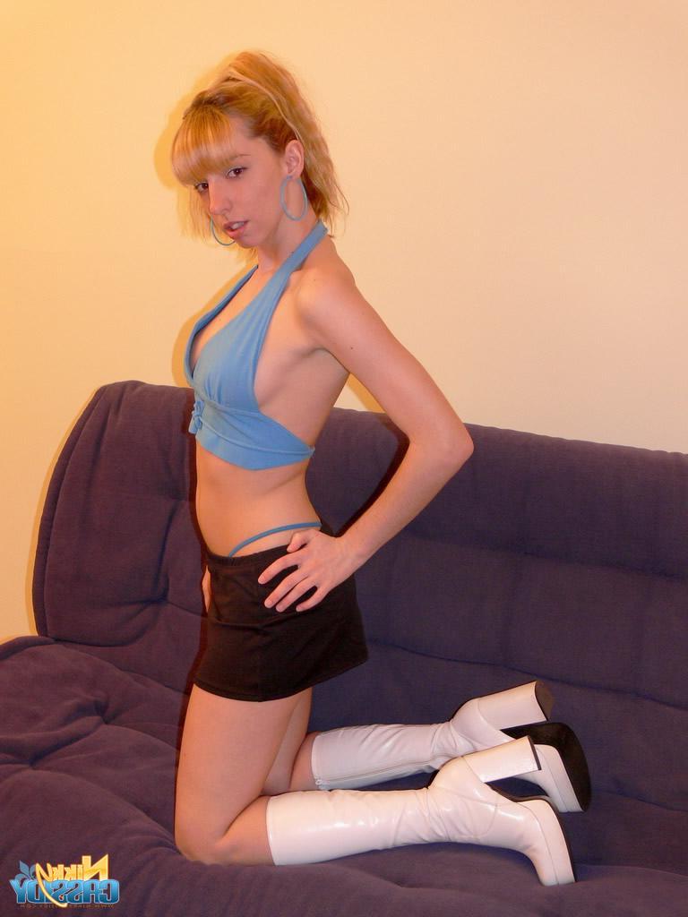 20P Pictures of teen Nikky Cassidy stripping to her boots