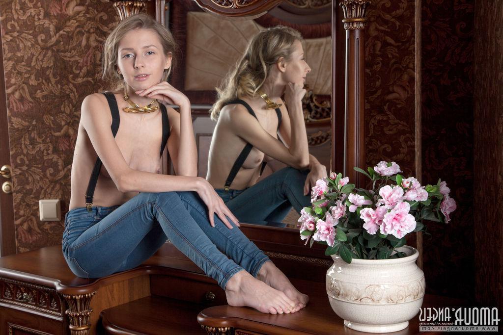 20P Blonde teen Marika reveals her stunning nude body