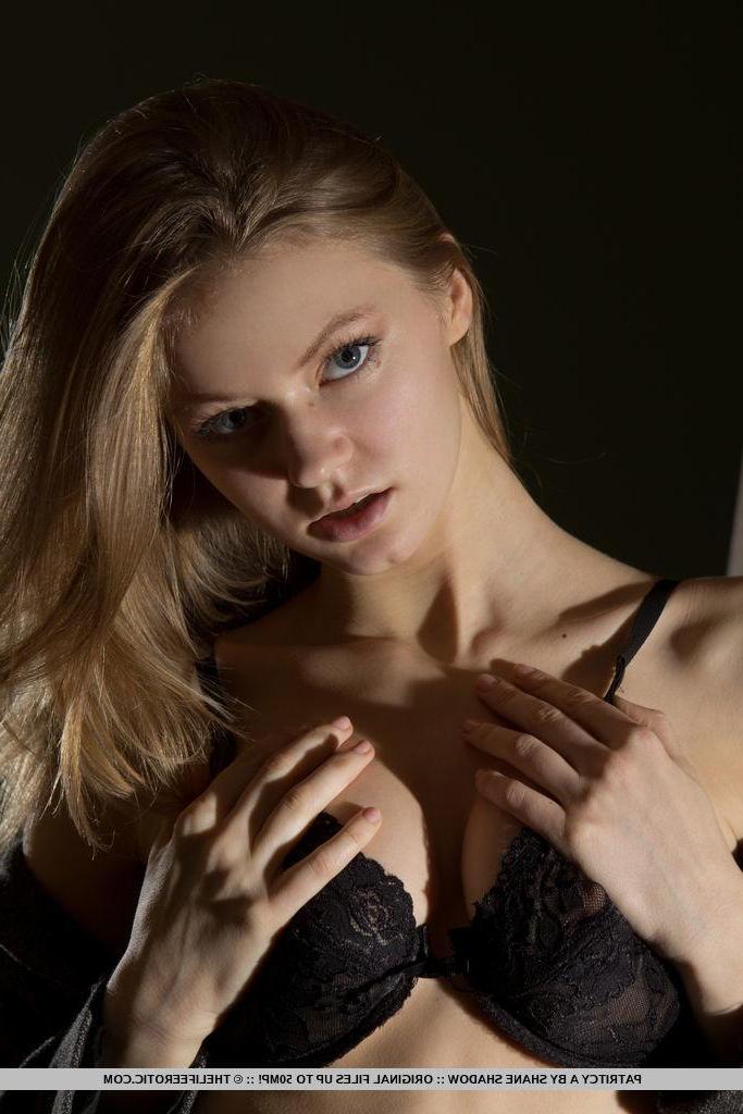 16P Blonde hottie Patritcy fingers her juicy pussy in black boots