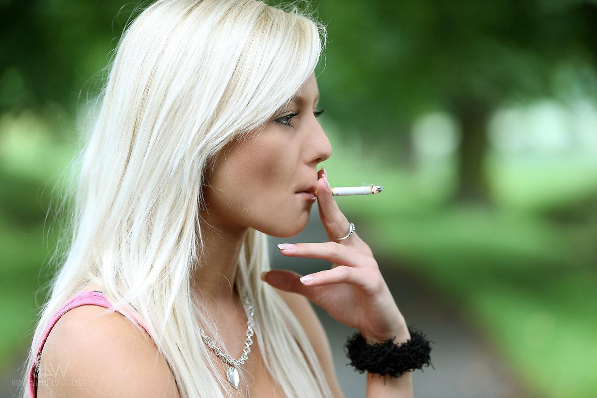 16P Blonde teen Grace strips out of her USA dress to get naughty on a country bench
