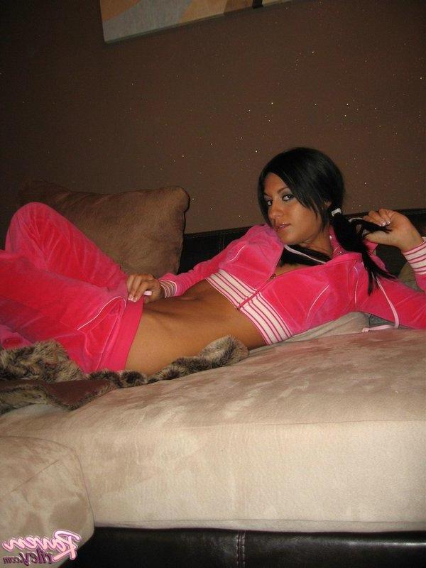 20P Pictures of teen Raven Riley masturbating at home