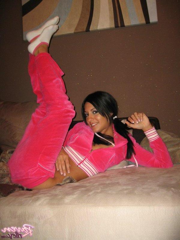 20P Pictures of teen Raven Riley masturbating at home