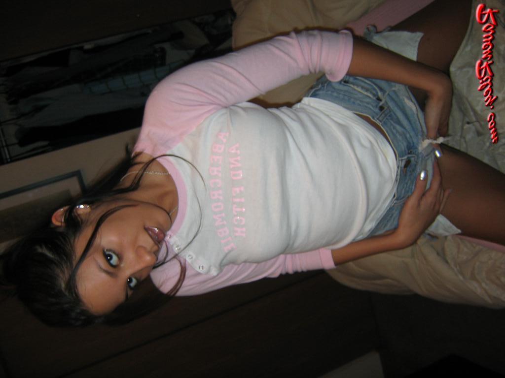 12P Raven Riley masterbates with a new toy