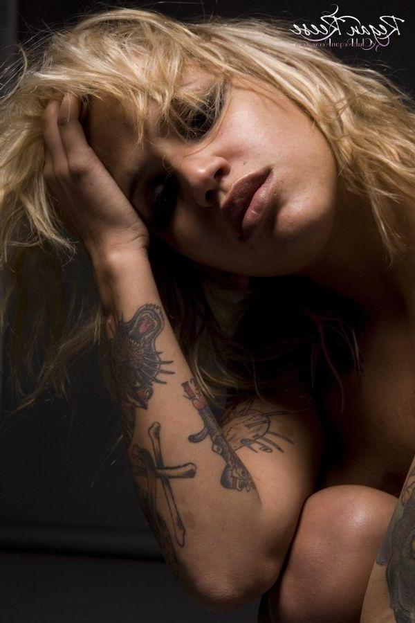 15P Pictures of Regan Reese wearing only her boots