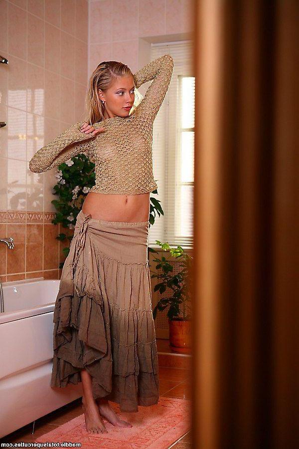 20P Pictures of Maddie showing you her tits