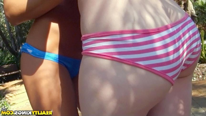 20P Pictures of Sarah and Averi enjoying each other's pussy