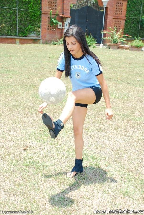 15P Pictures of Sarah feeling horny after playing wtih a ball