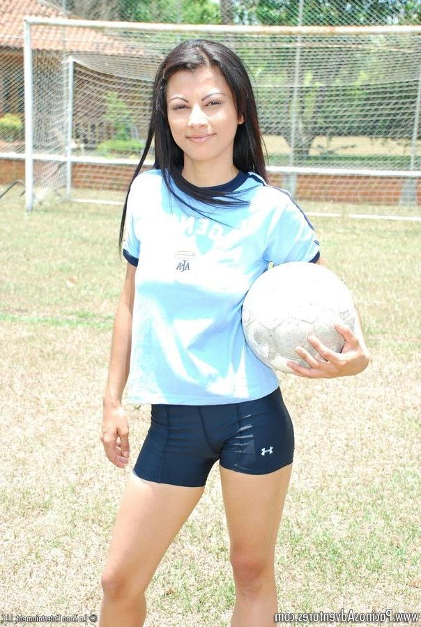 15P Pictures of Sarah feeling horny after playing wtih a ball