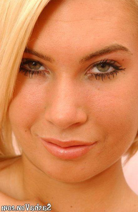 20P Pictures of teen star Sasha Von spreading her pussy lips for your cock