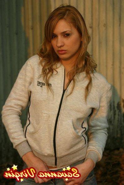 16P Pictures of Savanna Virgin exposing her tits for you