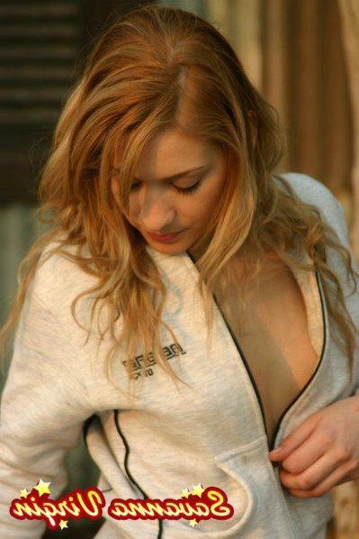 16P Pictures of Savanna Virgin exposing her tits for you