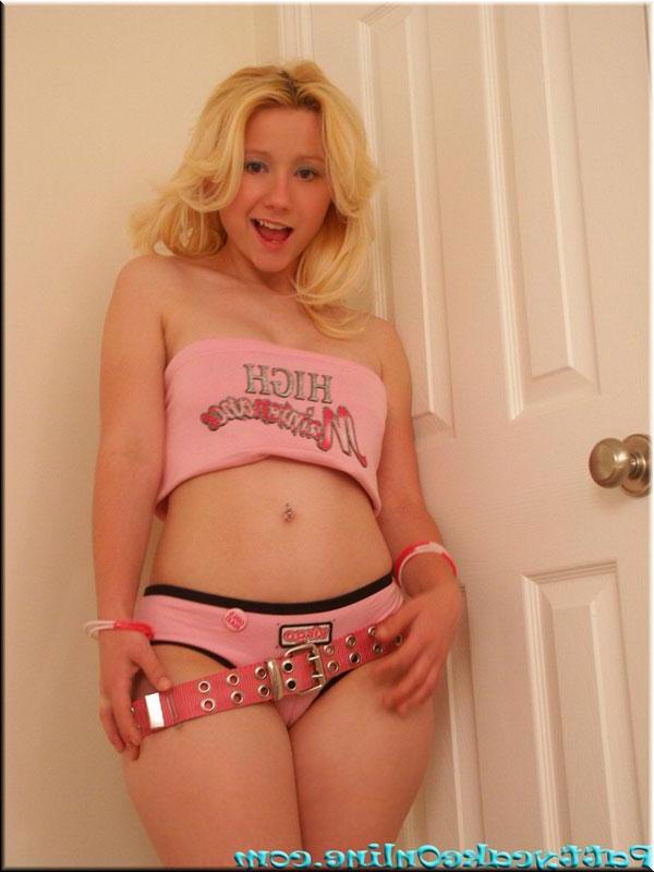 16P Pictures of Sexy Patty Cake teasing in pink panties and boots