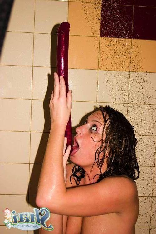 15P Pictures of Shai West masturbating with a huge dong in the shower