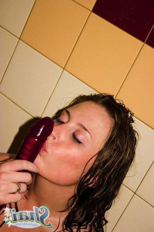 15P Pictures of Shai West masturbating with a huge dong in the shower