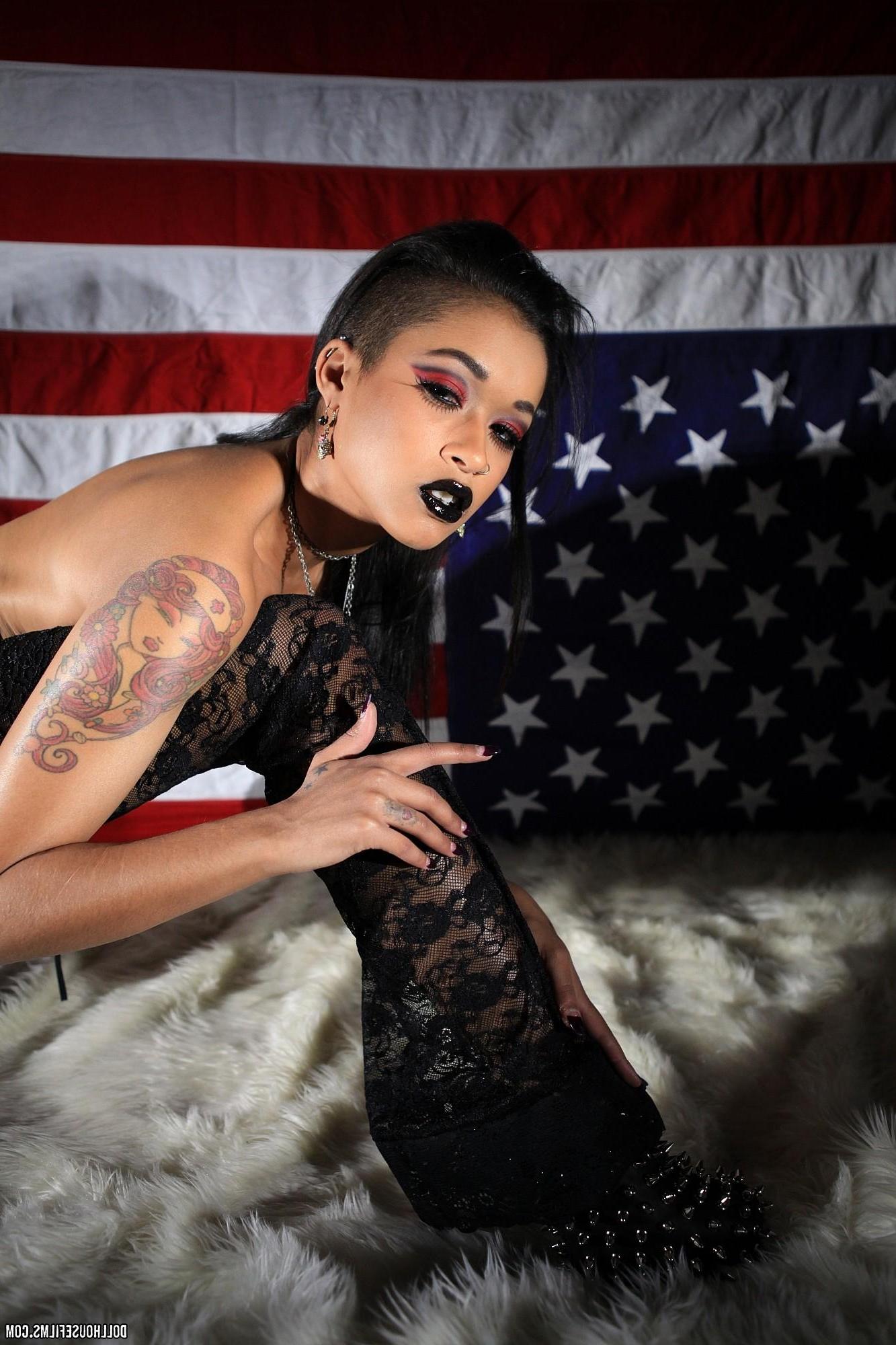 15P Skin Diamond is a sexy punk rock American!