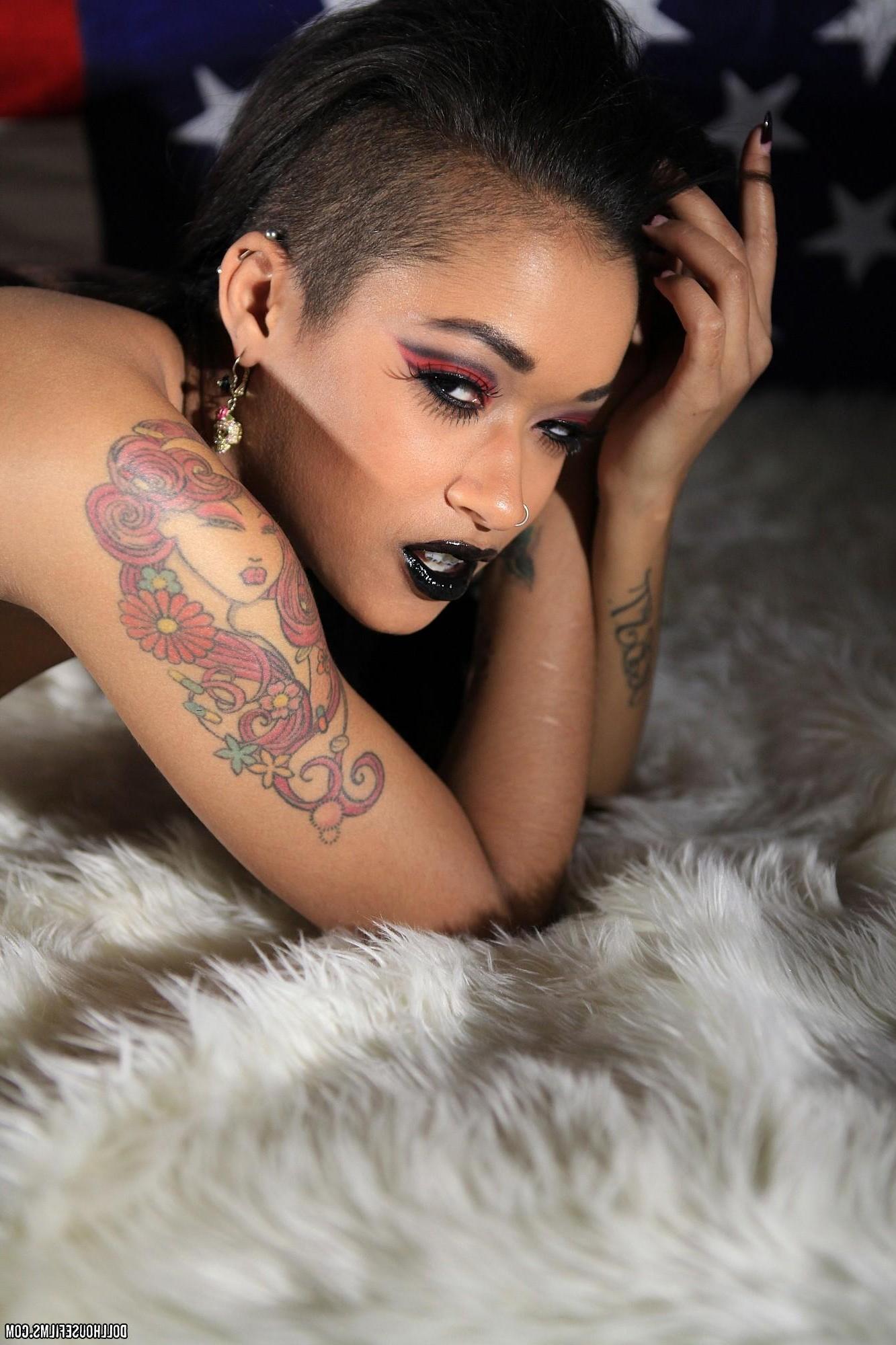 15P Skin Diamond is a sexy punk rock American!