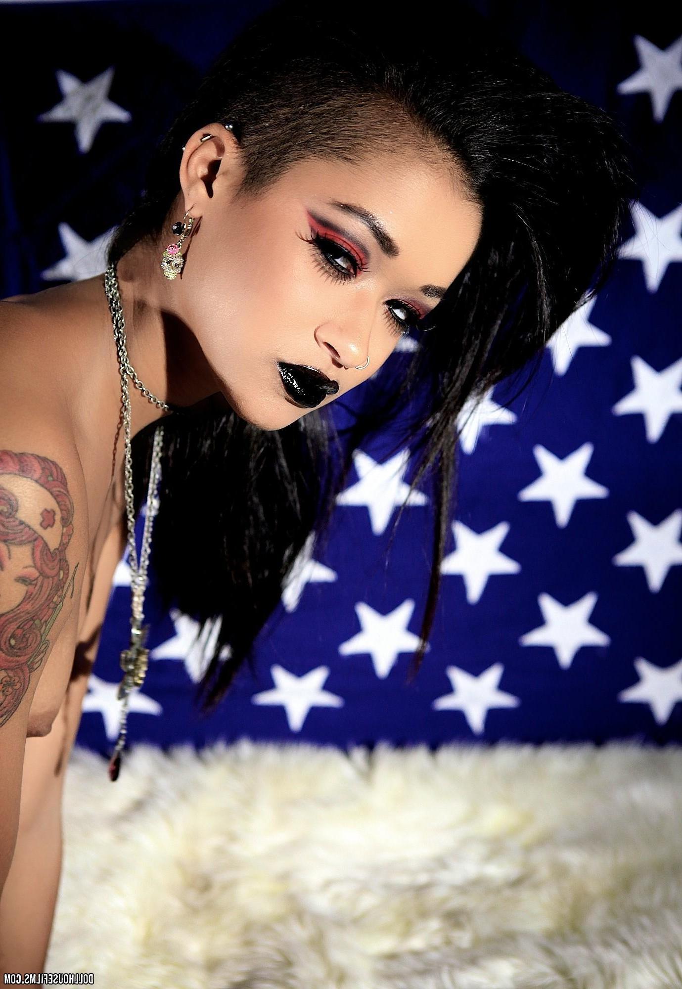 15P Skin Diamond is a sexy punk rock American!