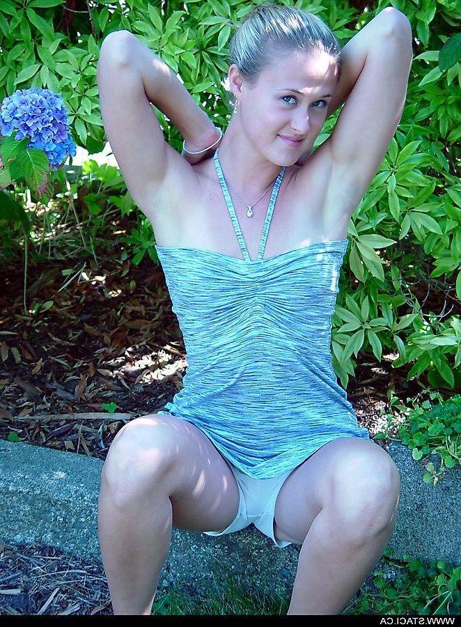 20P Pictures of teen hottie Staci.ca looking pretty in the grass