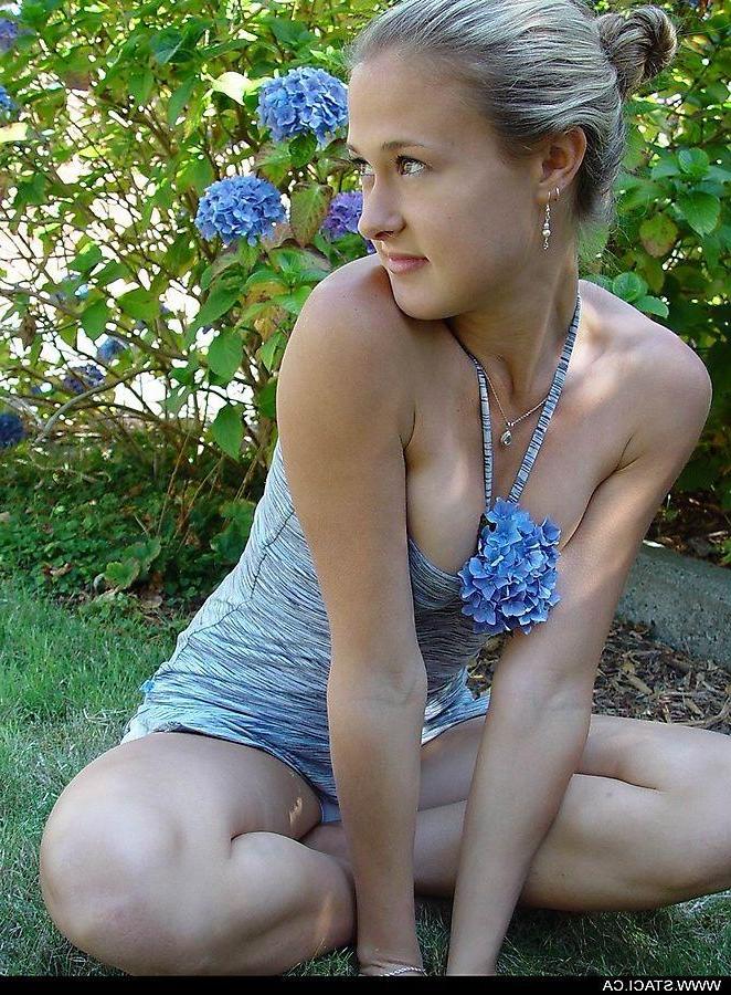 20P Pictures of teen hottie Staci.ca looking pretty in the grass