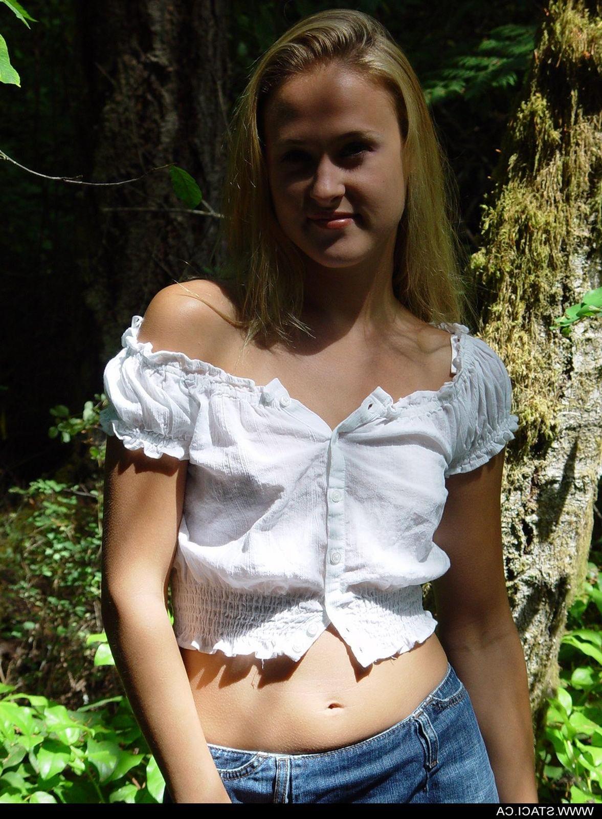 20P Pictures of teen Staci.ca playing with her tits outside